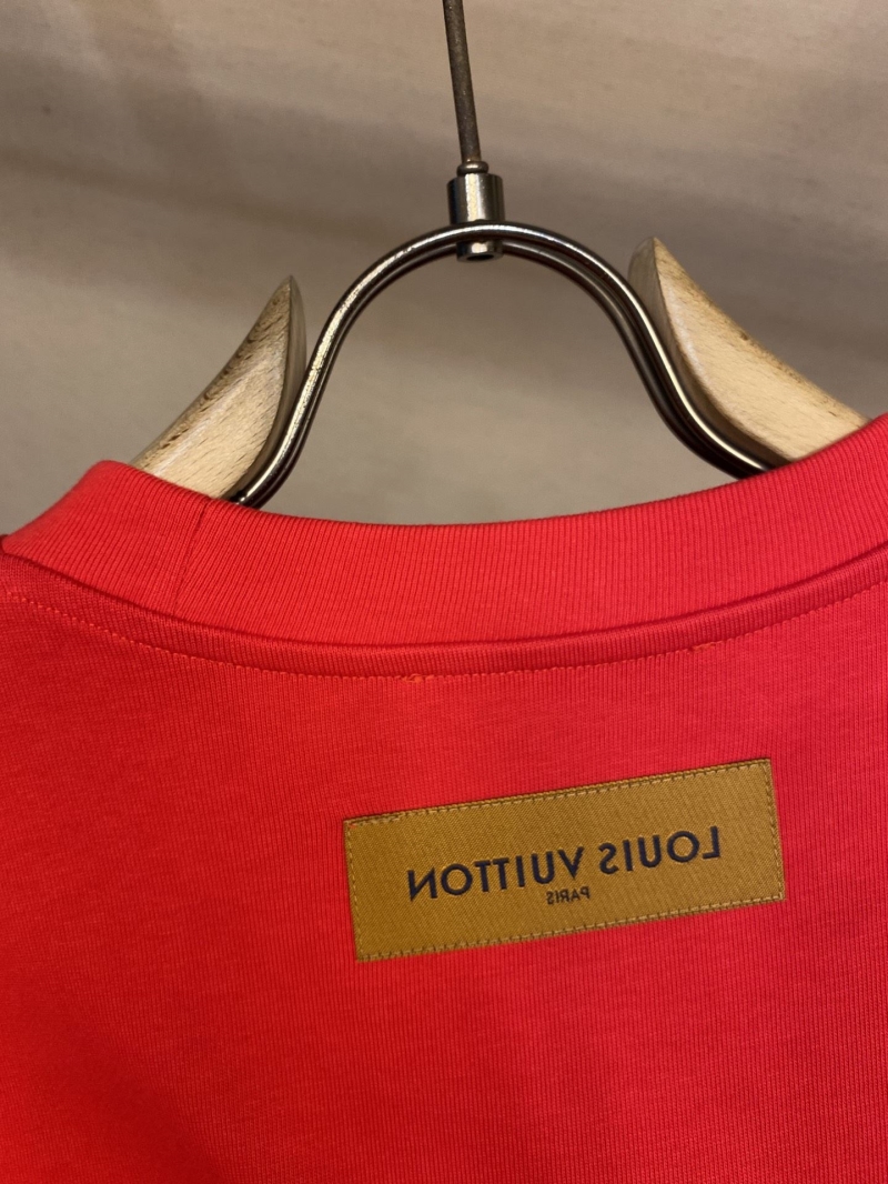 l0vis Vvtt0n shirt